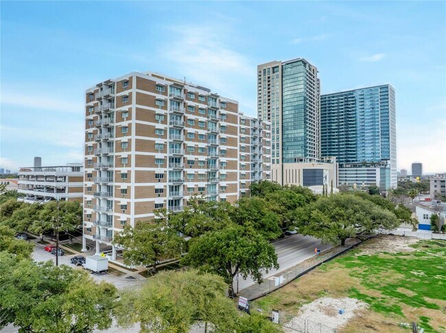 Foto del edificio - 3600 Montrose Blvd