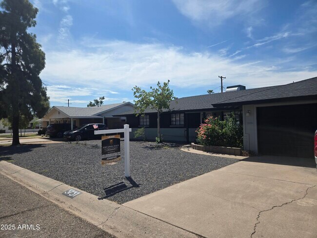 Foto del edificio - 3731 W Fleetwood Ln
