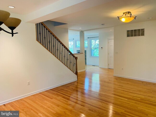 Building Photo - 4414 Highland Ave