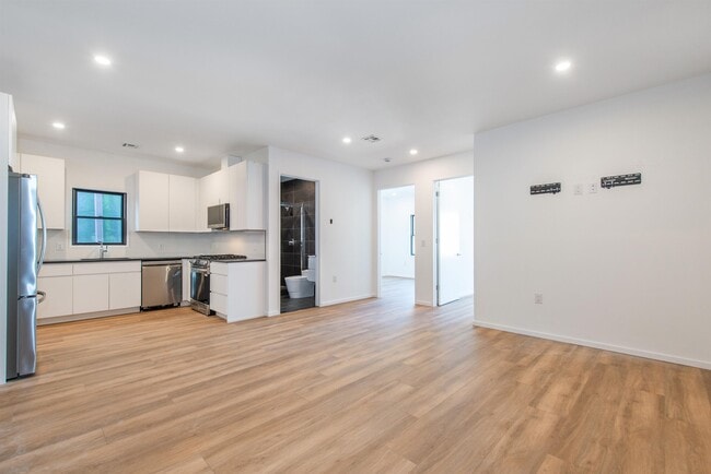 Building Photo - 206 Harrison Ave