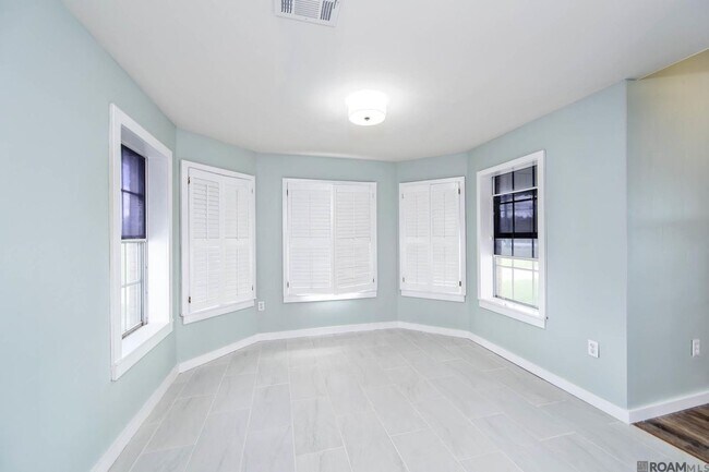 Foto del edificio - 10340 LA-1