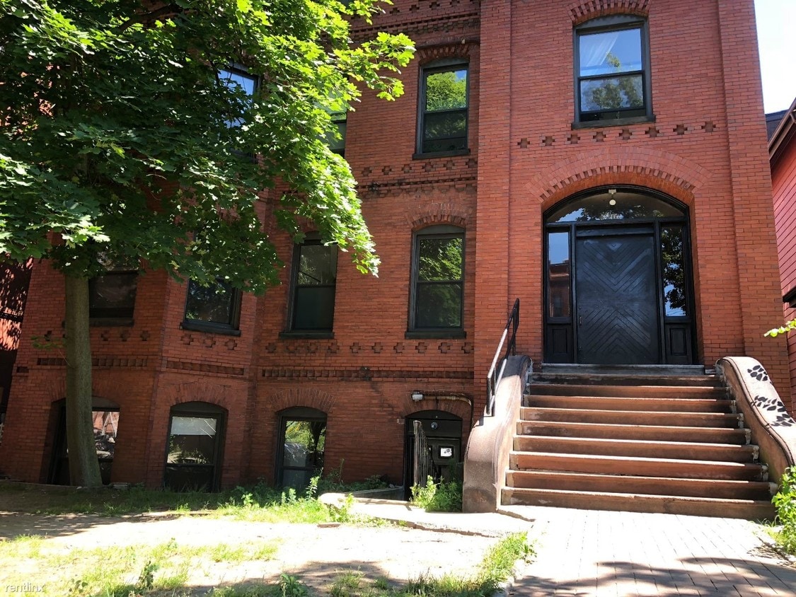 Primary Photo - 16 Davis Ave