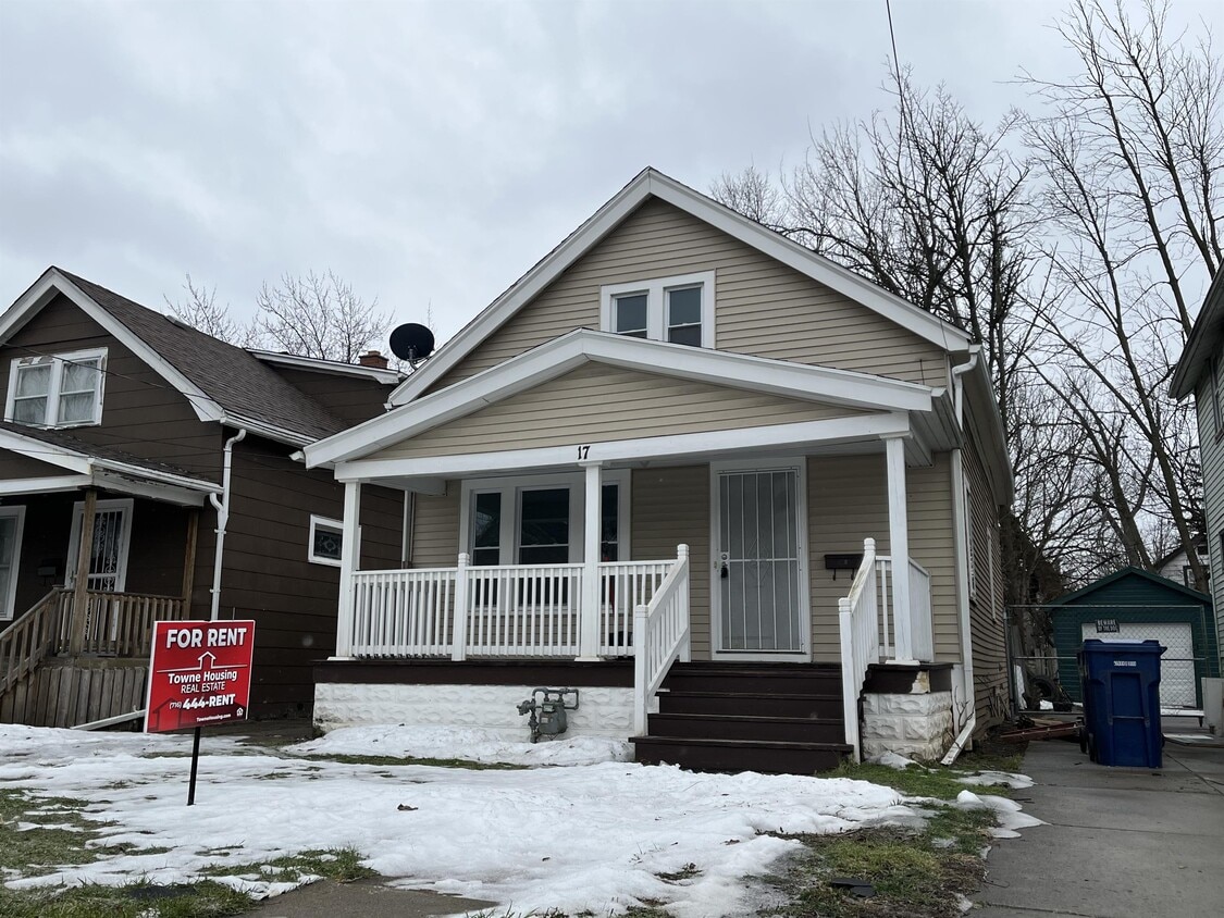 Primary Photo - 17 Alice Ave