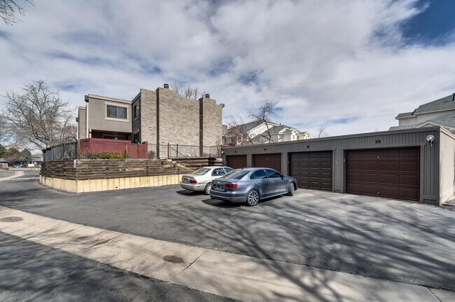 Building Photo - 1152 S Yosemite Way