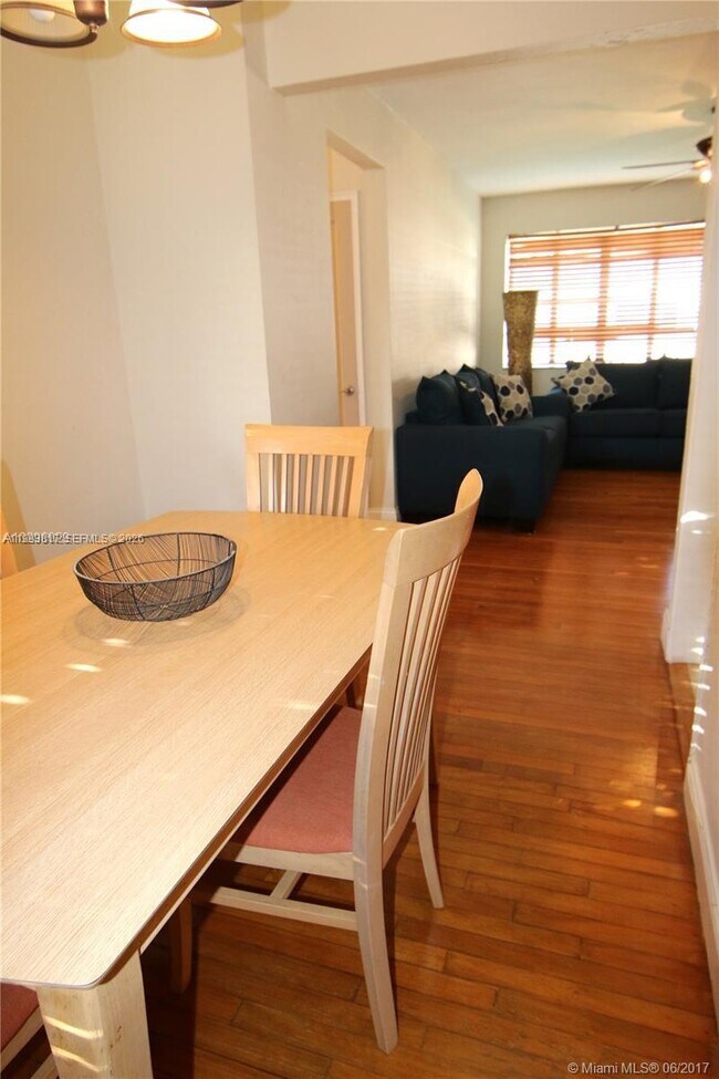 Foto del edificio - 619 Anastasia Ave