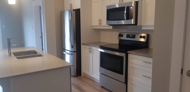 Building Photo - 85 Fieldstone Ct