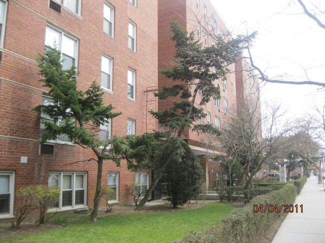 Primary Photo - 3323 Nostrand Ave
