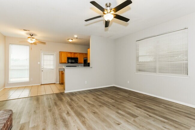 Building Photo - 1108 McKavett Dr