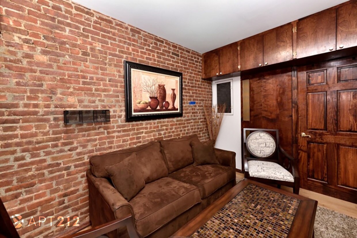 Primary Photo - 225 E 83rd St