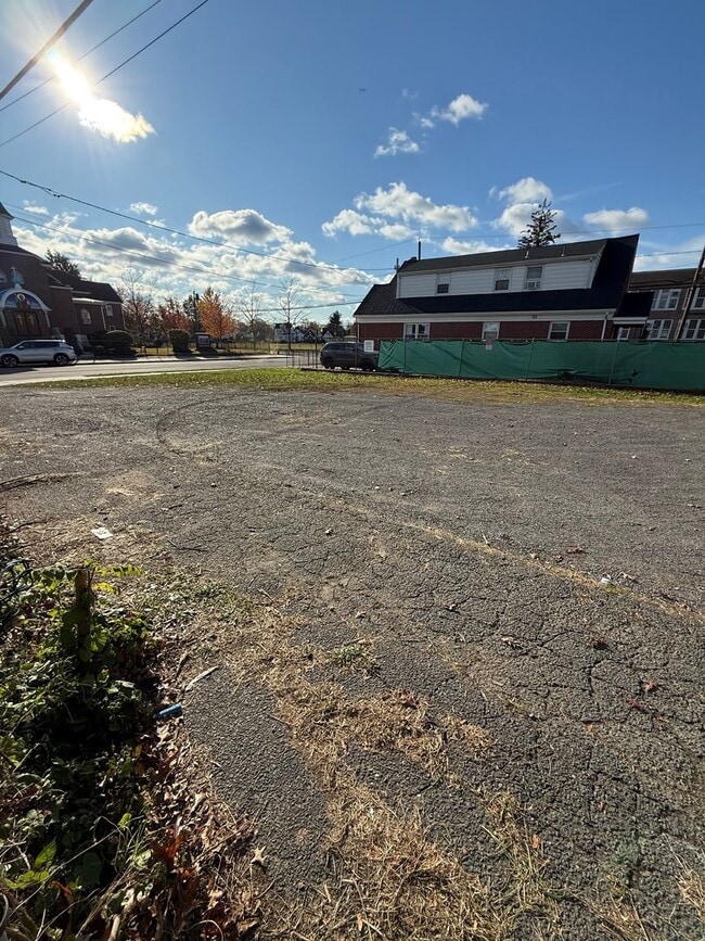 Building Photo - 929 Adeline St