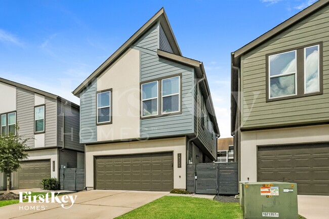 Building Photo - 18326 W Centro Cir