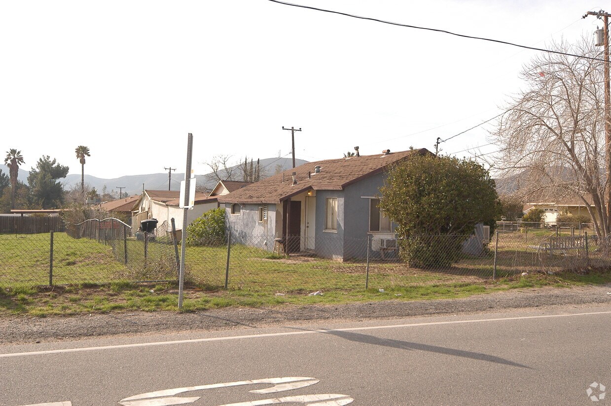 Building Photo - 999 W Hill Dr