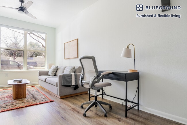 Building Photo - 3210 Esperanza Crossing