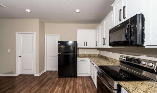 Foto del edificio - 356 Farmhouse Ln N
