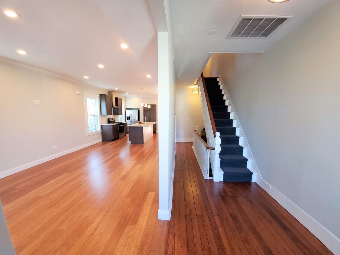 Primary Photo - 127 Sheldon St