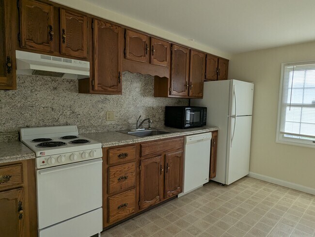 Foto del edificio - 482 Cedarcrest Dr