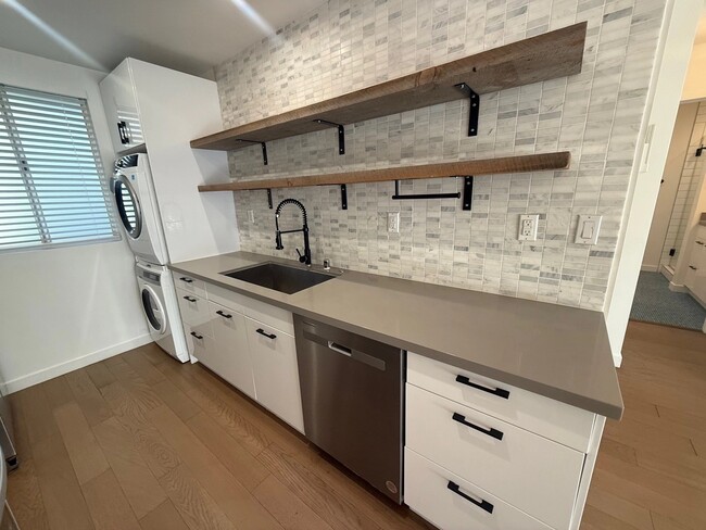 Interior Photo - 850 2nd St