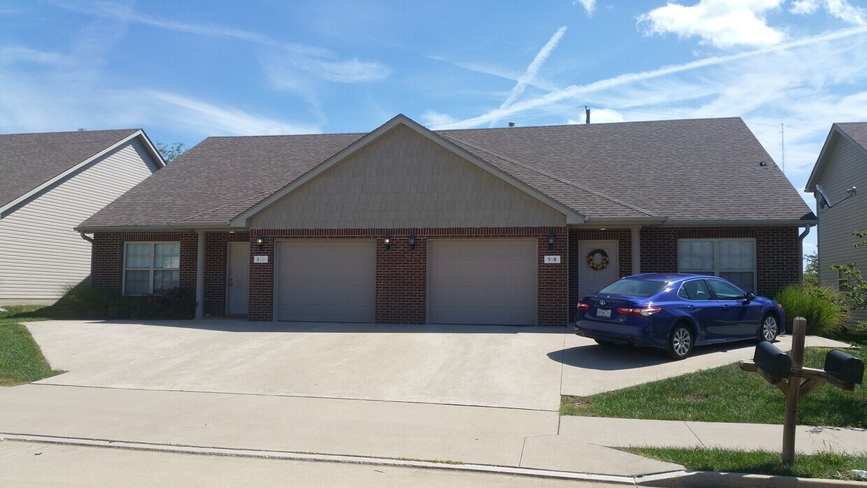 Primary Photo - 504 Glenstone Dr