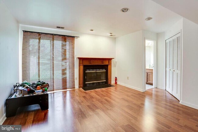 Foto del edificio - 6212 Briar Ct