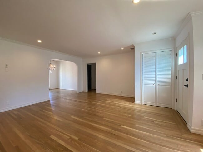 Foto del edificio - 120 Anza Way
