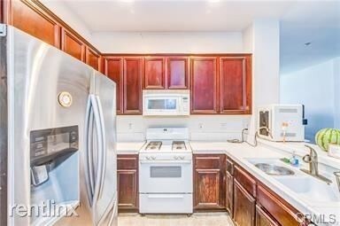 Building Photo - 3 br, 2 bath Condo - 1118 Elfstrom Dr
