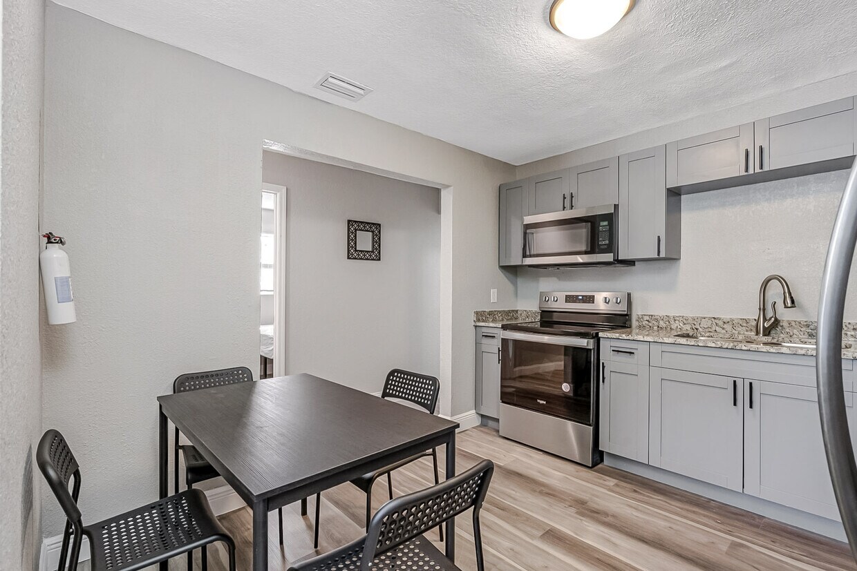 Foto principal - 8716 N 15th St