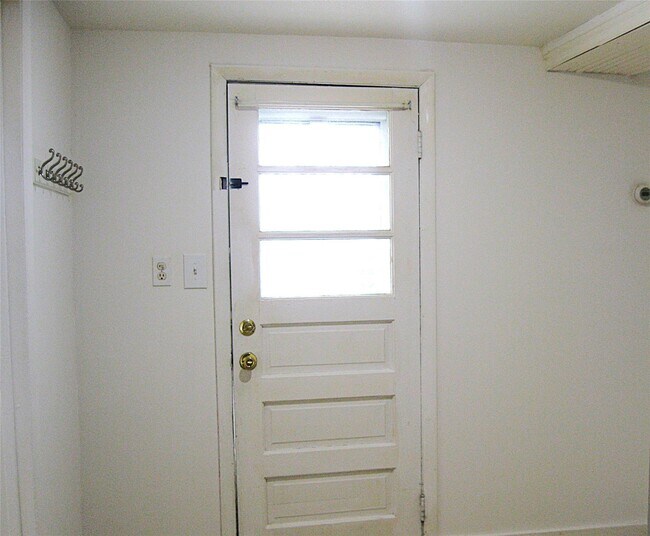 Foto del edificio - 525 Lake Rd