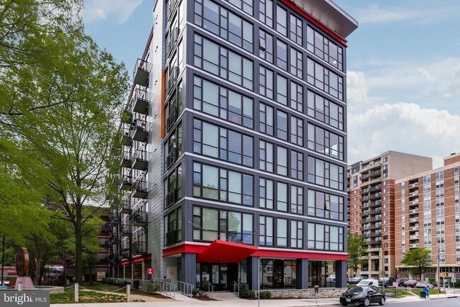 Building Photo - 1320 Fenwick Ln