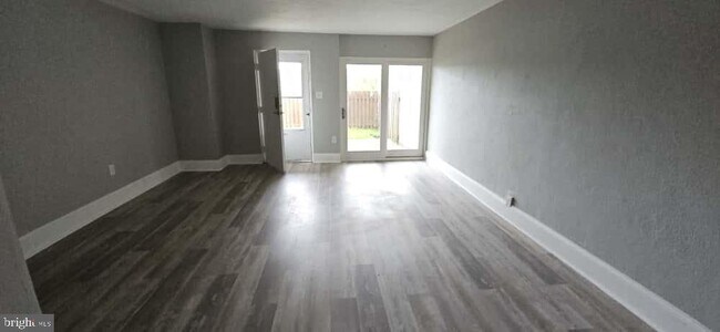 Foto del edificio - 4312 Forest Ln