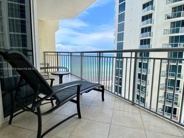 Primary Photo - 17375 Collins Ave