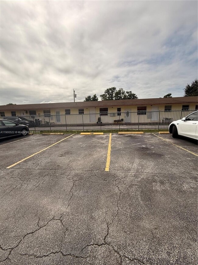 Foto del edificio - 1154 W 35th St