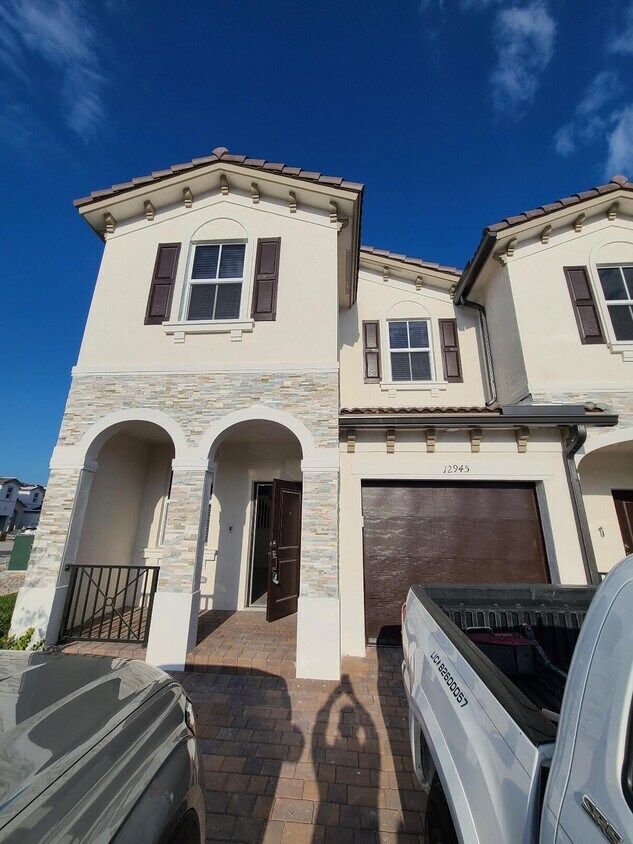 Foto principal - 12725 NW 24th Ave