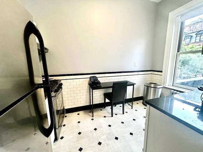Foto del edificio - 229 Newbury St