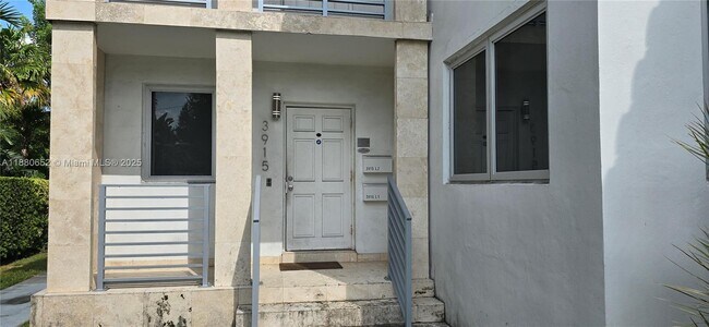 Foto del edificio - 3915 Ponce de Leon Blvd