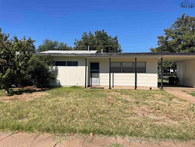 Foto del edificio - 4300 Barnett Dr