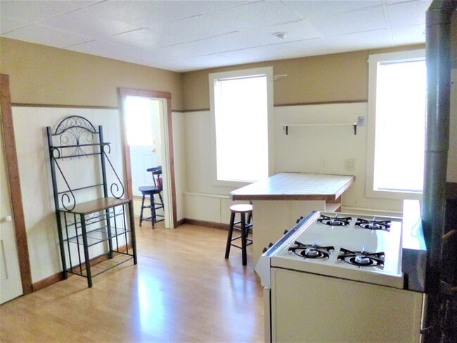 Building Photo - 9 Monument St