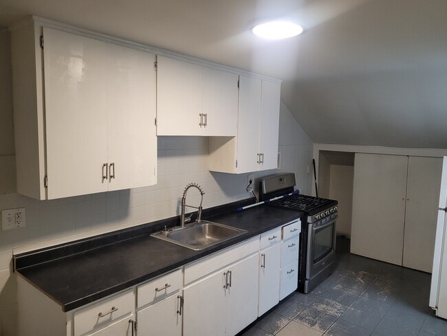 Building Photo - 315 Julian St