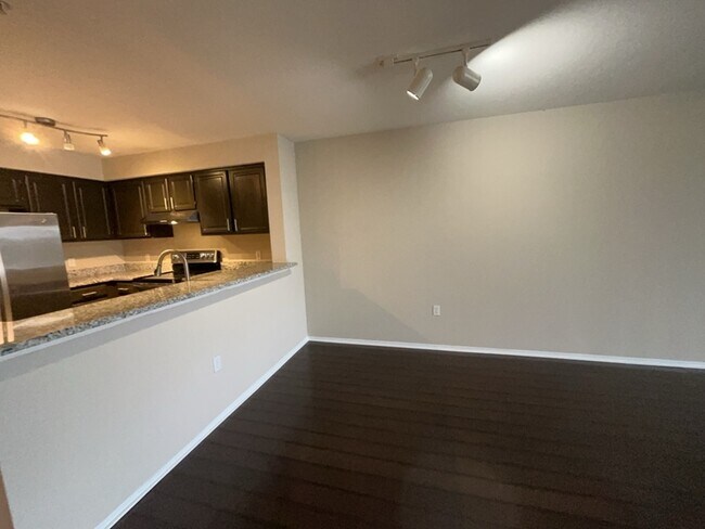 Foto del edificio - 13905 Fairway Island Dr