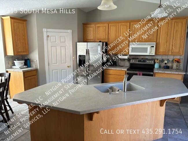 Building Photo - 3 Bedroom Home on Mesa Hills