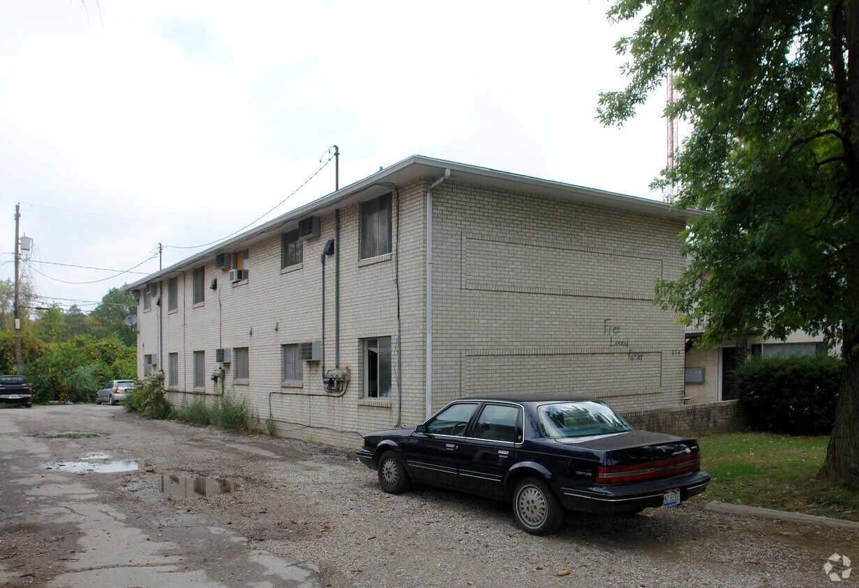 Building Photo - 654 Riverview Dr