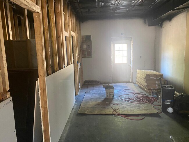 Building Photo - 203 St Louis Ave
