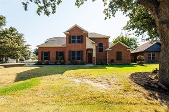 Building Photo - 506 Spring Dr