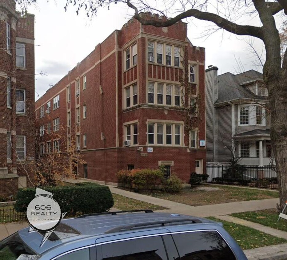 Primary Photo - Andersonville Apartments!