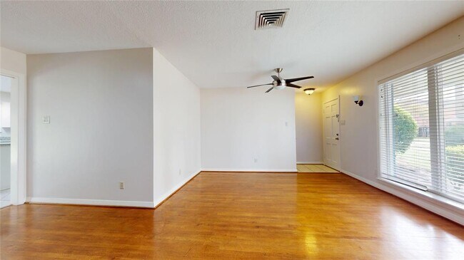 Building Photo - 10214 Brooktree Dr