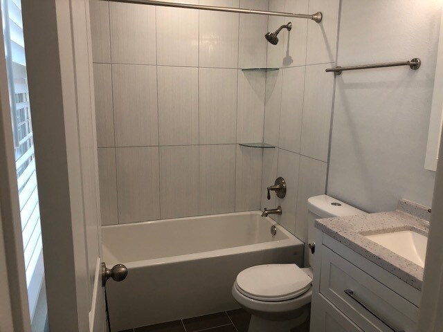 Baño de la planta baja - 3211 Utah Ave