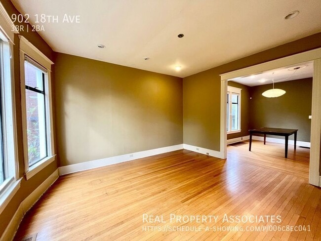 Building Photo - Classic Charmer 3-Bedroom/2-Bathroom! Atta...