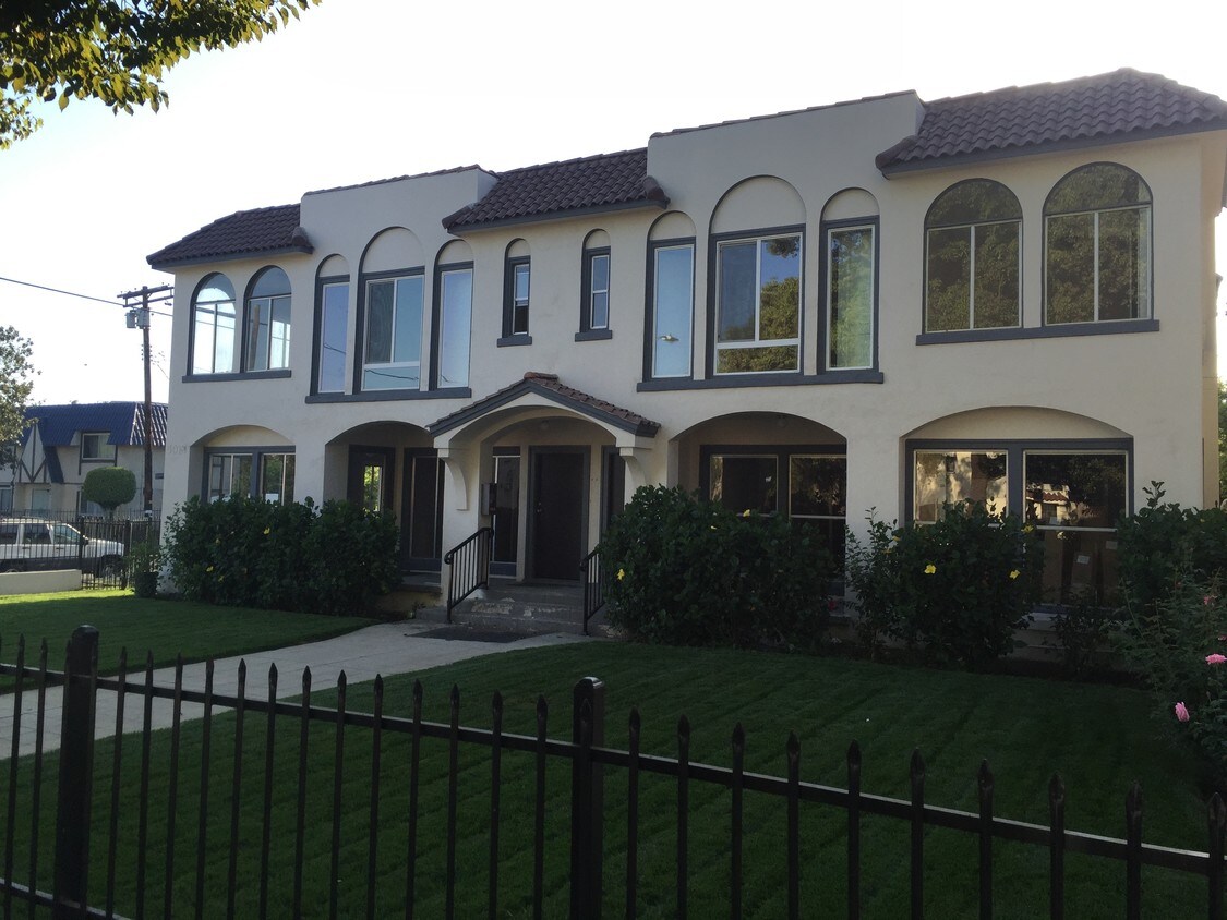 Primary Photo - 503 1/2 N Kenmore Ave