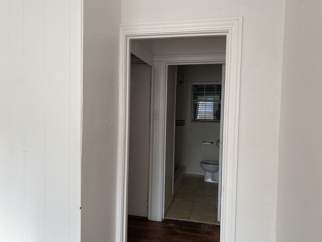 Bathroom and closet To the left - 325 Oleander Ave