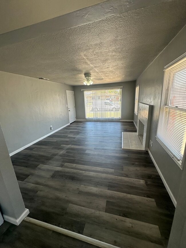 Foto del edificio - APPLY FOR THIS BEAUTIFUL HOME TODAY!