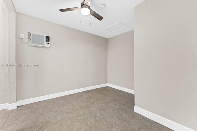 Foto del edificio - 157 Curtiss Pkwy